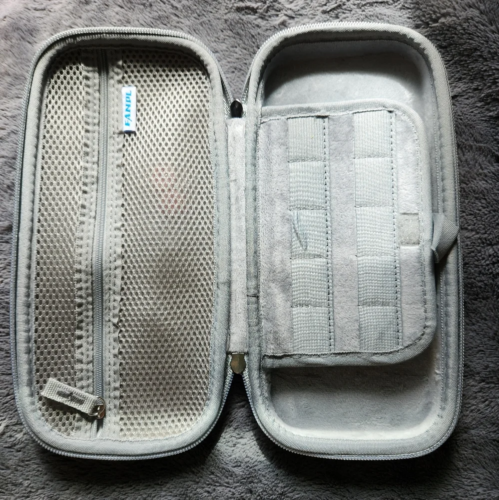 Nintendo Switch Silver/Iridescent Carry Case